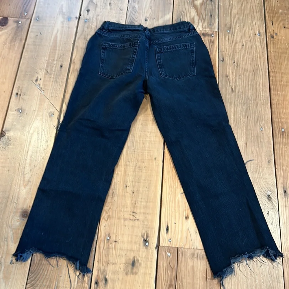 We The Free distressed mid rise straight crop. Size 27 - Picture 2 of 4